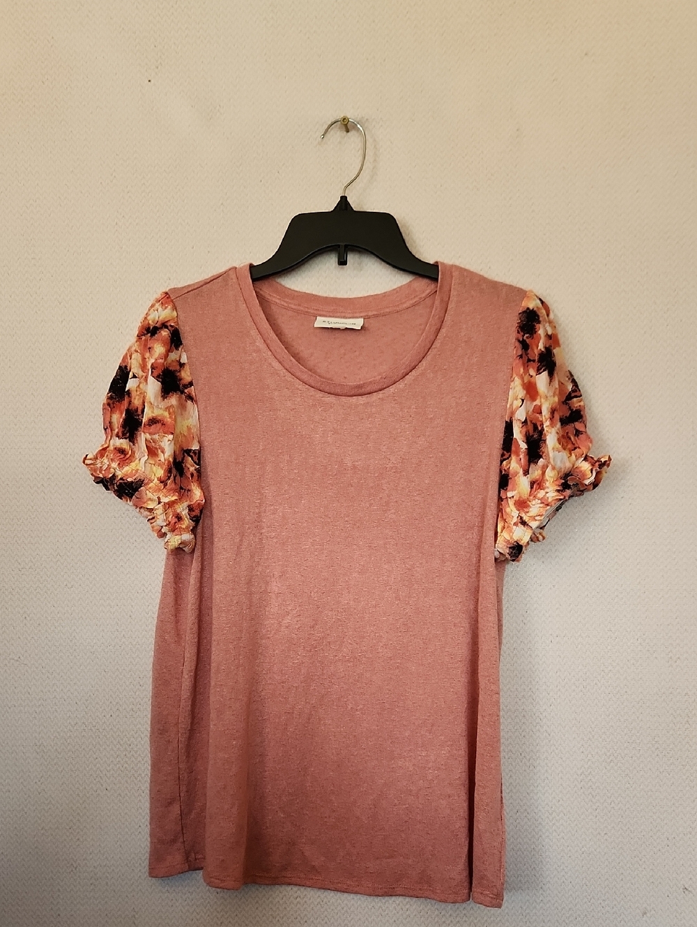 🚨2/$25 or 5/$50🚨Short Sleeve Floral Puff Sleeve Tee in Dusty Rose